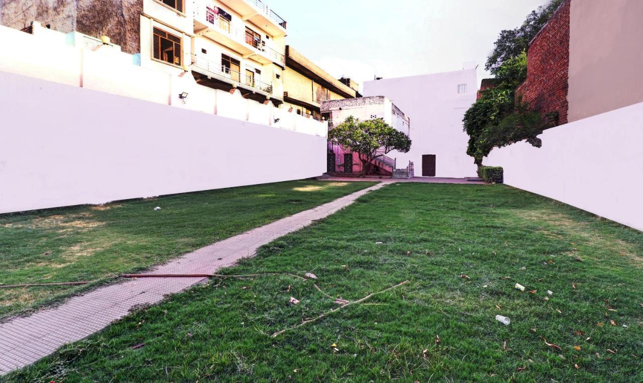 Hotel Pragati Palace Mathura Luaran gambar